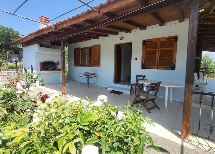 Peaceful 2-Bedroom House 500M From Beach