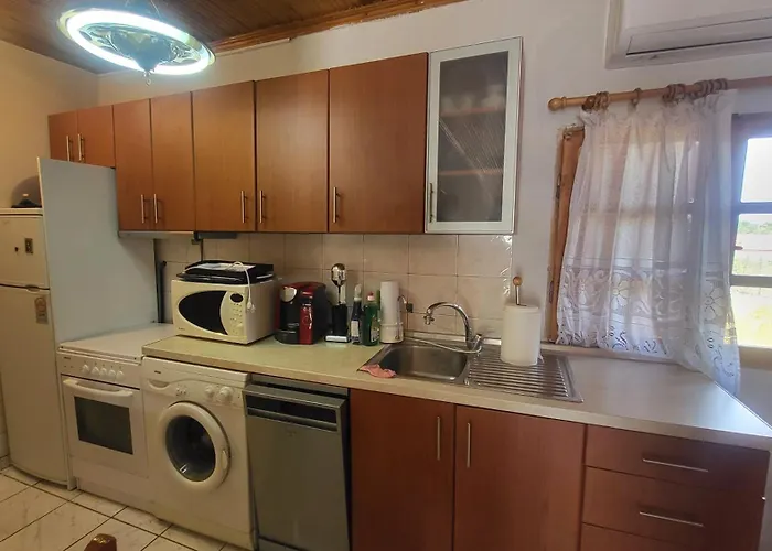 Peaceful 2-Bedroom House 500M From Beach