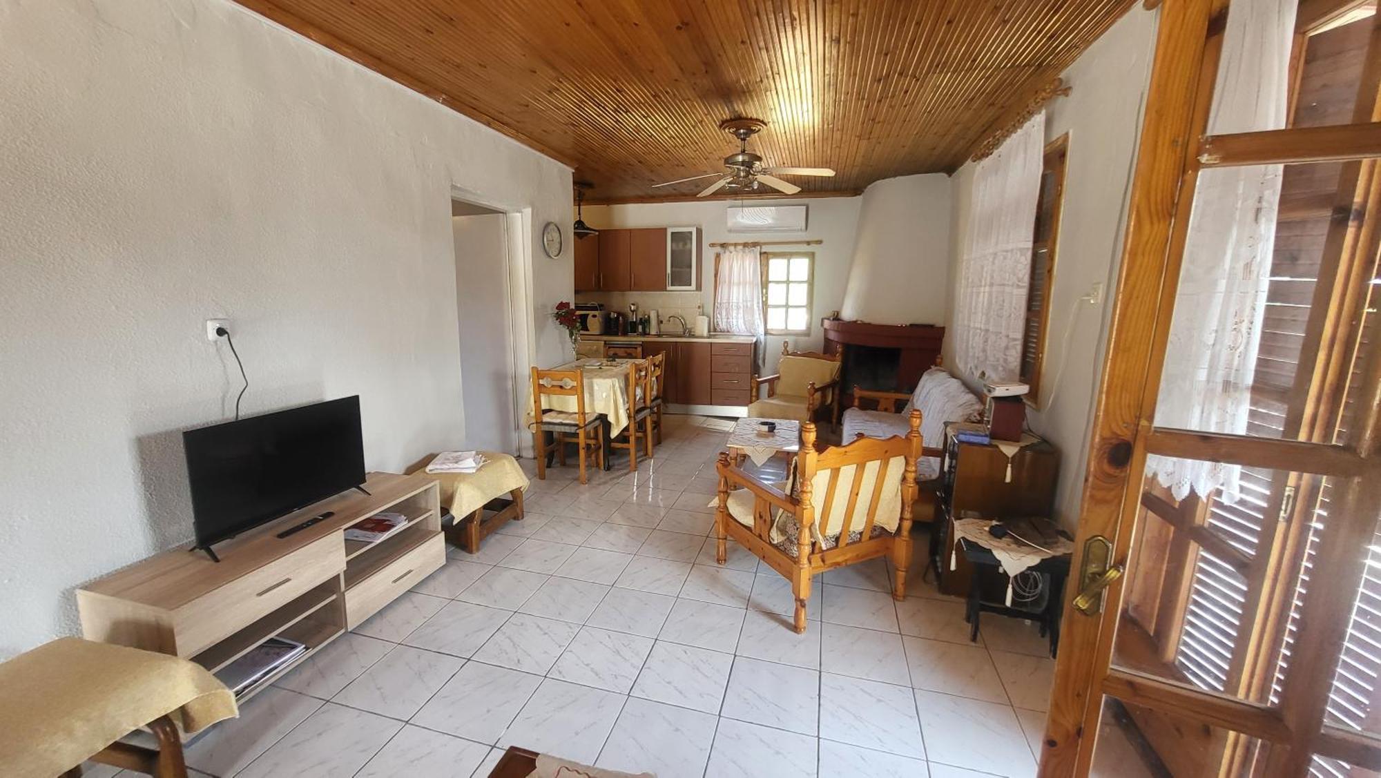 Holiday home Peaceful 2-bedroom House 500m From Neo Epivates