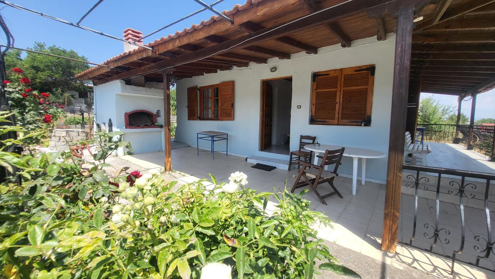 Peaceful 2-bedroom House 500m From Neo Epivates