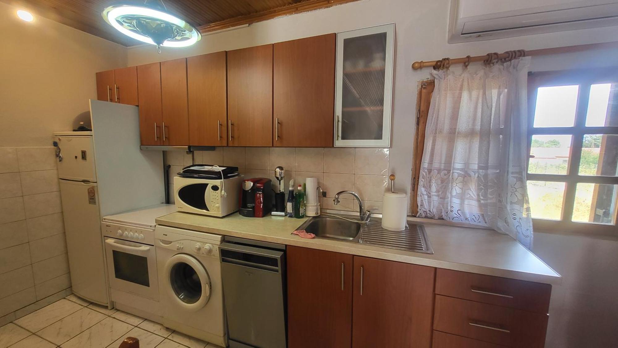Peaceful 2-bedroom House 500m From Neo Epivates