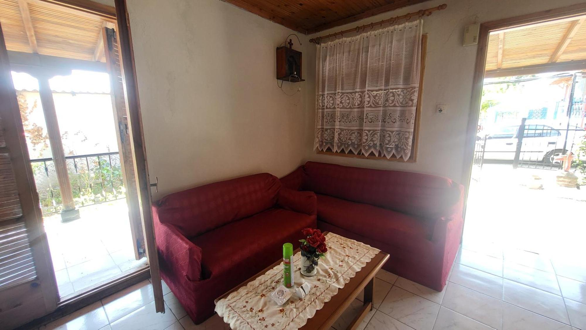 Peaceful 2-bedroom House 500m From Neo Epivates