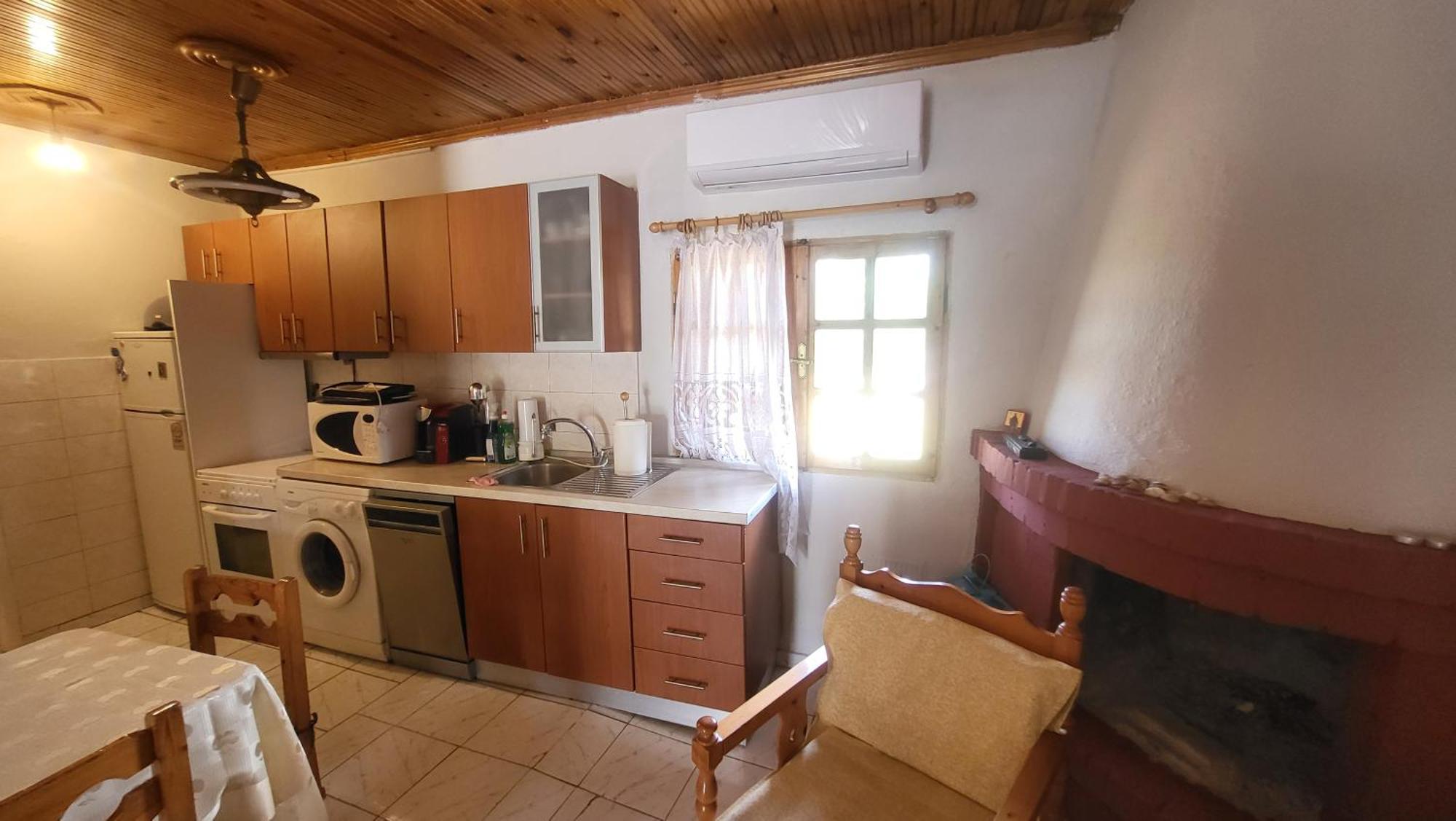 Holiday home Peaceful 2-bedroom House 500m From Neo Epivates