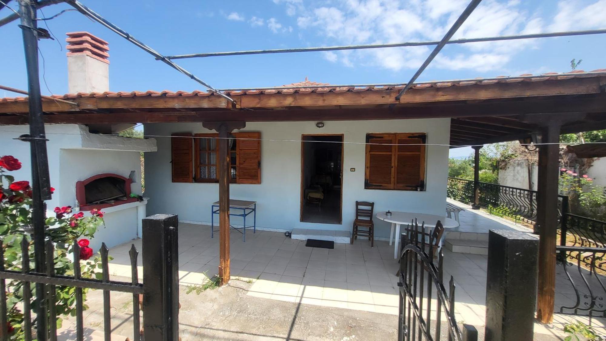 Holiday home Peaceful 2-bedroom House 500m From Neo Epivates