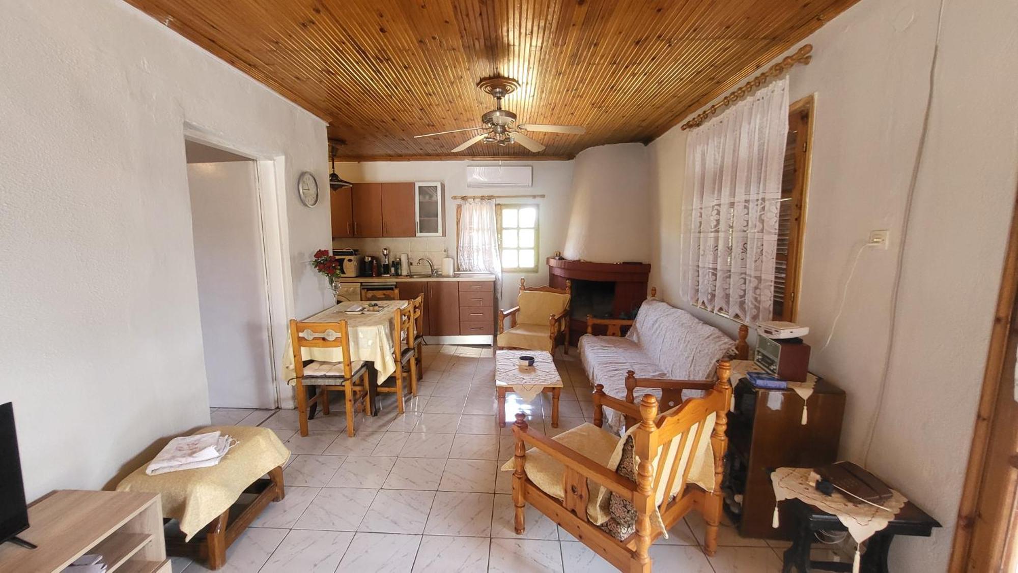 Peaceful 2-bedroom House 500m From Neo Epivates